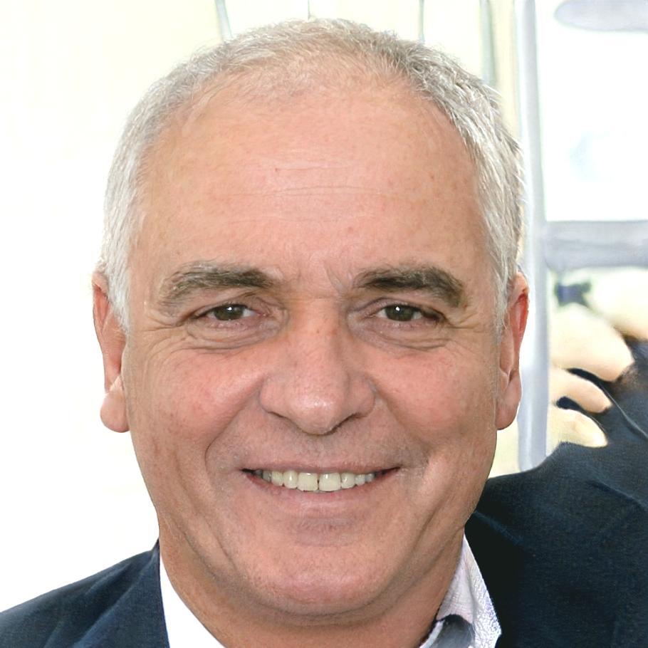 Carlos Mendoza, instructor especializado en finanzas personales